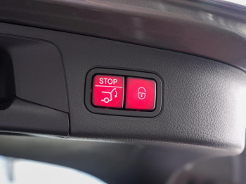 Mercedes-Benz EQA 300 4M Progressive Distronic Kamera HUD AHK