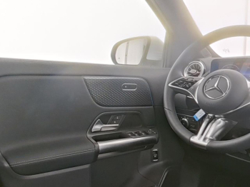 Mercedes-Benz EQA 300 4M Progressive Distronic Easy-Pack 360°
