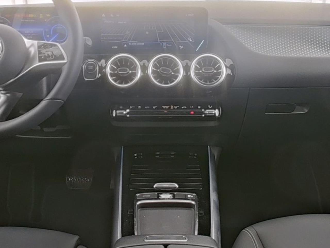 Mercedes-Benz EQA 300 4M Progressive Distronic Easy-Pack 360°