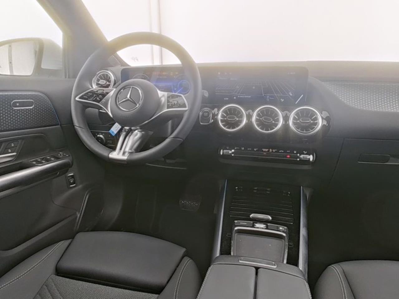 Mercedes-Benz EQA 300 4M Progressive Distronic Easy-Pack 360°