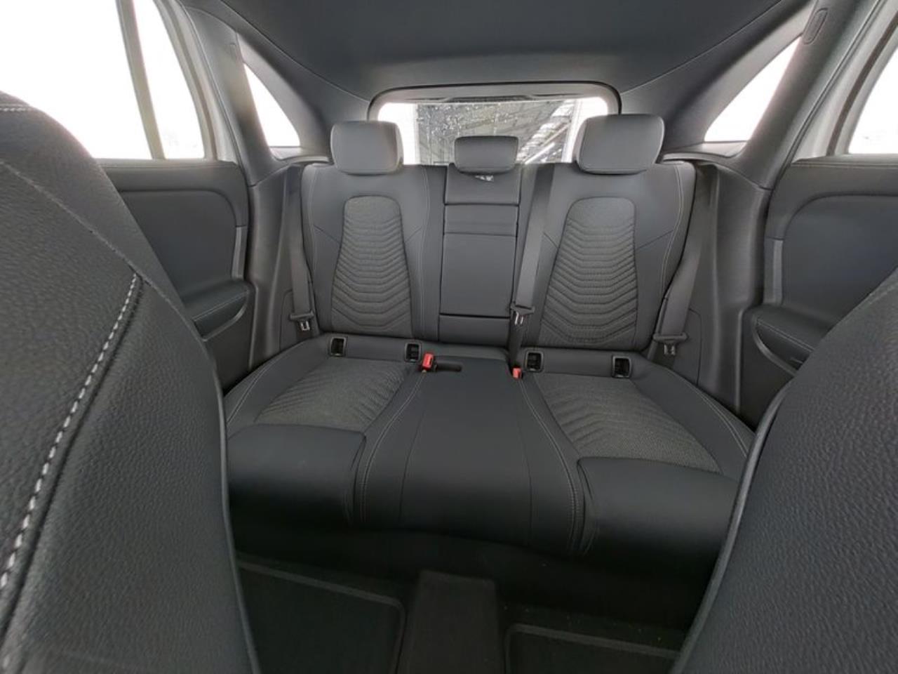 Mercedes-Benz EQA 300 4M Progressive Distronic Easy-Pack 360°