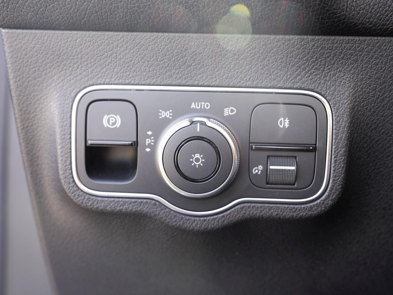 Mercedes-Benz EQB 250 Progressive Night Distronic MBUX-Navi
