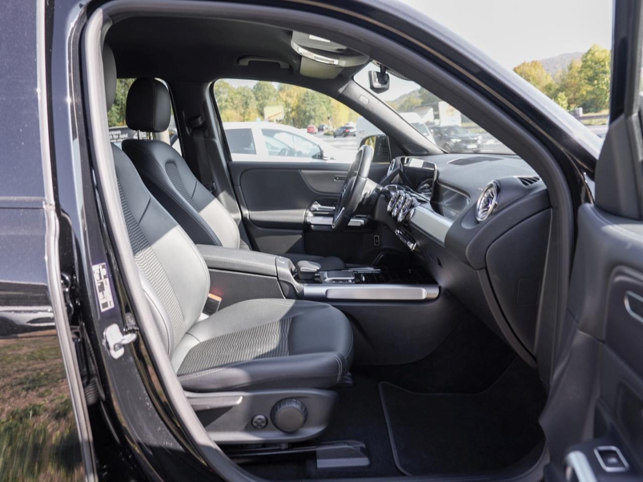 Mercedes-Benz EQB 250 Progressive Night Distronic MBUX-Navi