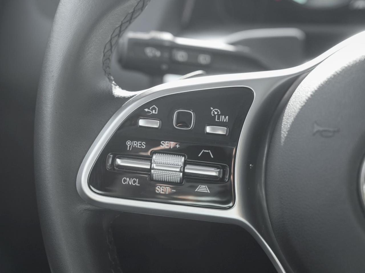 Mercedes-Benz EQB 250+ Progressive Distronic Panorama 360°