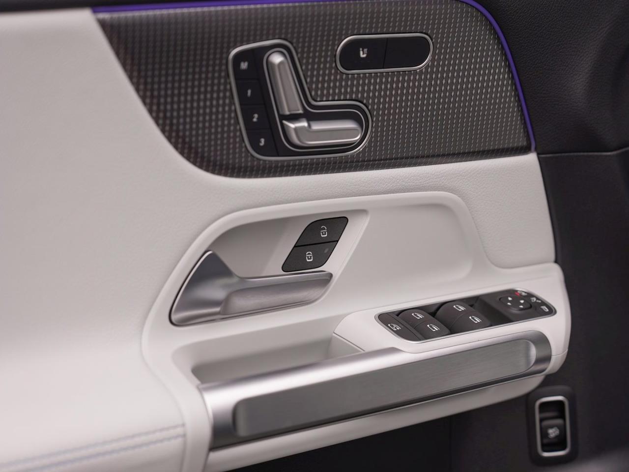 Mercedes-Benz EQB 300 4M AMG Edition1 Panorama Distronic 360°