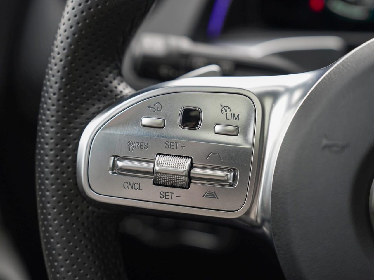 Mercedes-Benz EQB 300 4M AMG Edition1 Panorama Distronic 360°