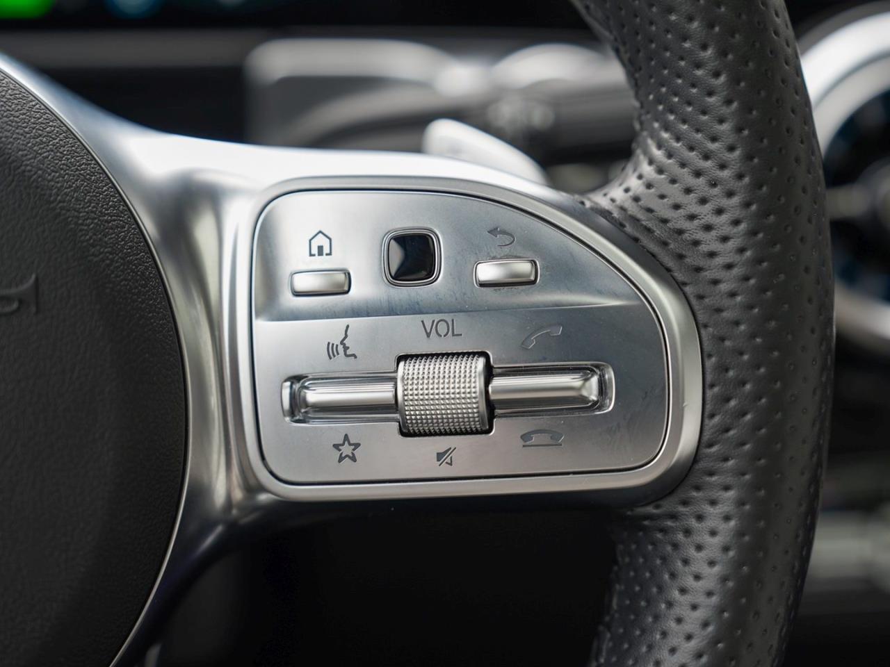 Mercedes-Benz EQB 300 4M AMG Edition1 Panorama Distronic 360°