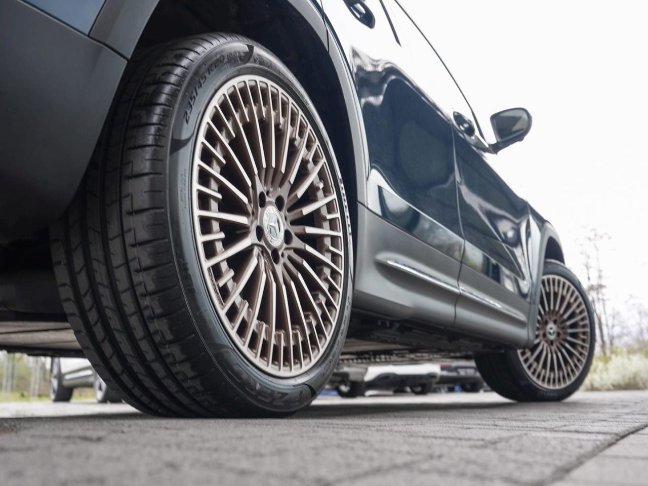 Mercedes-Benz EQB 300 4M AMG Edition1 Panorama Distronic 360°