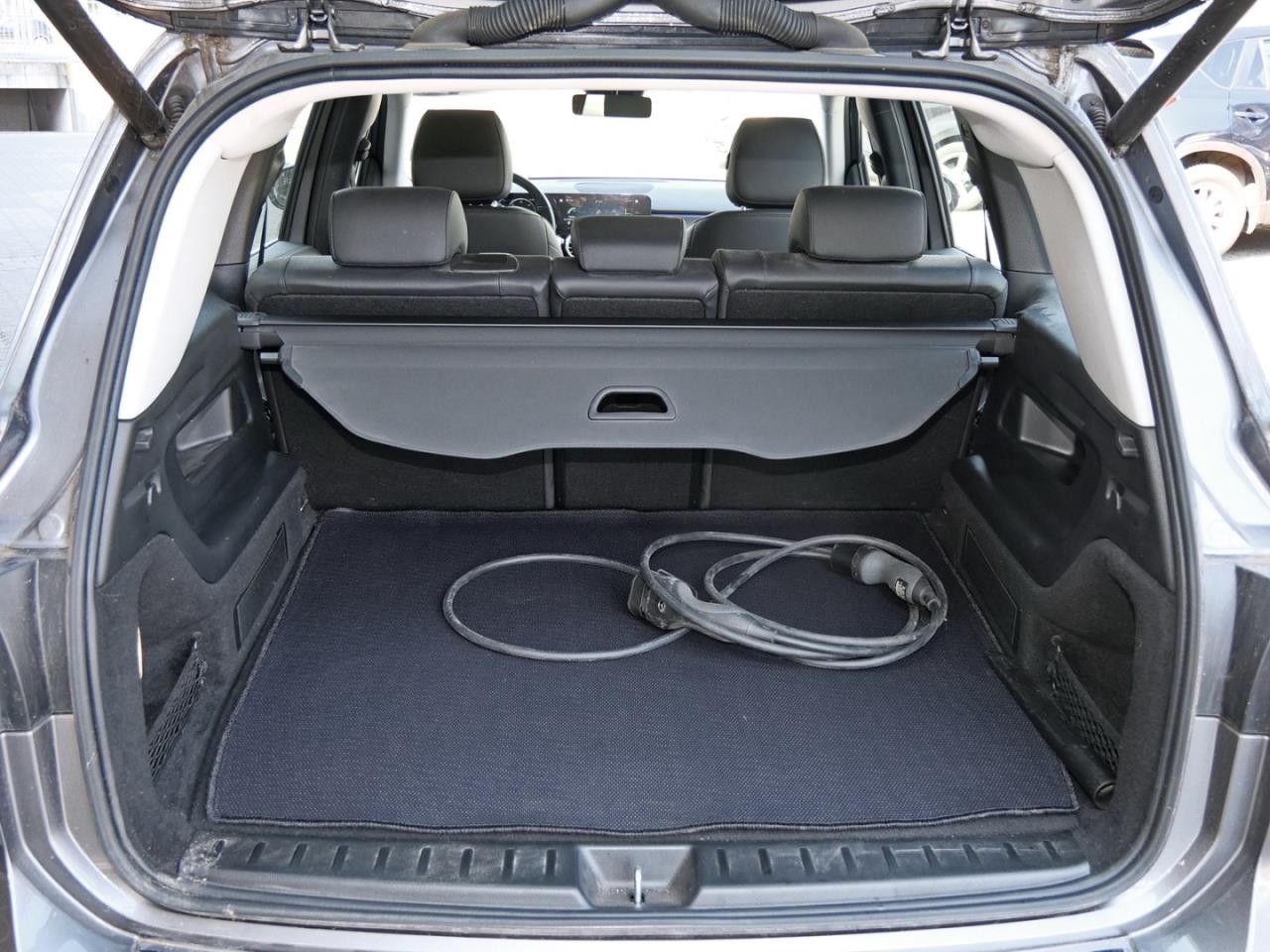 Mercedes-Benz EQB 300 4M Progressive MBUX Navi Kamera Totwinkel