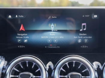Mercedes-Benz EQB 300 4M Progressive MBUXNavi EasyPack Kamera