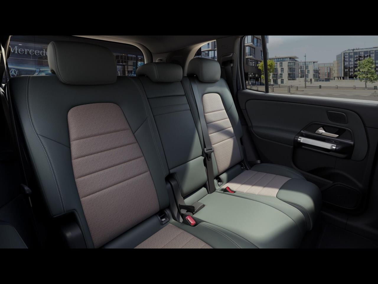Mercedes-Benz EQB 300 4MATIC Night Panorama 7-Sitzer 360°