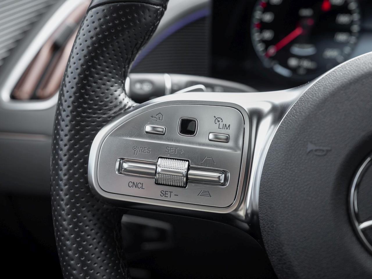 Mercedes-Benz EQC 400 4M AMG Line AMG Schiebedach HeadUp 360°