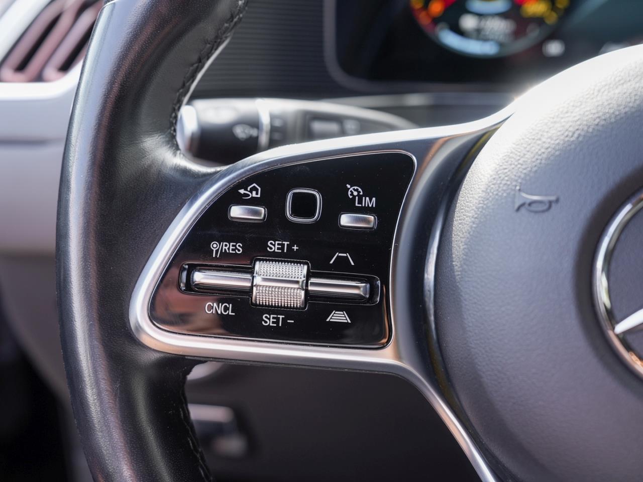 Mercedes-Benz EQC 400 4M Navi Distronic Memory AHK 360°