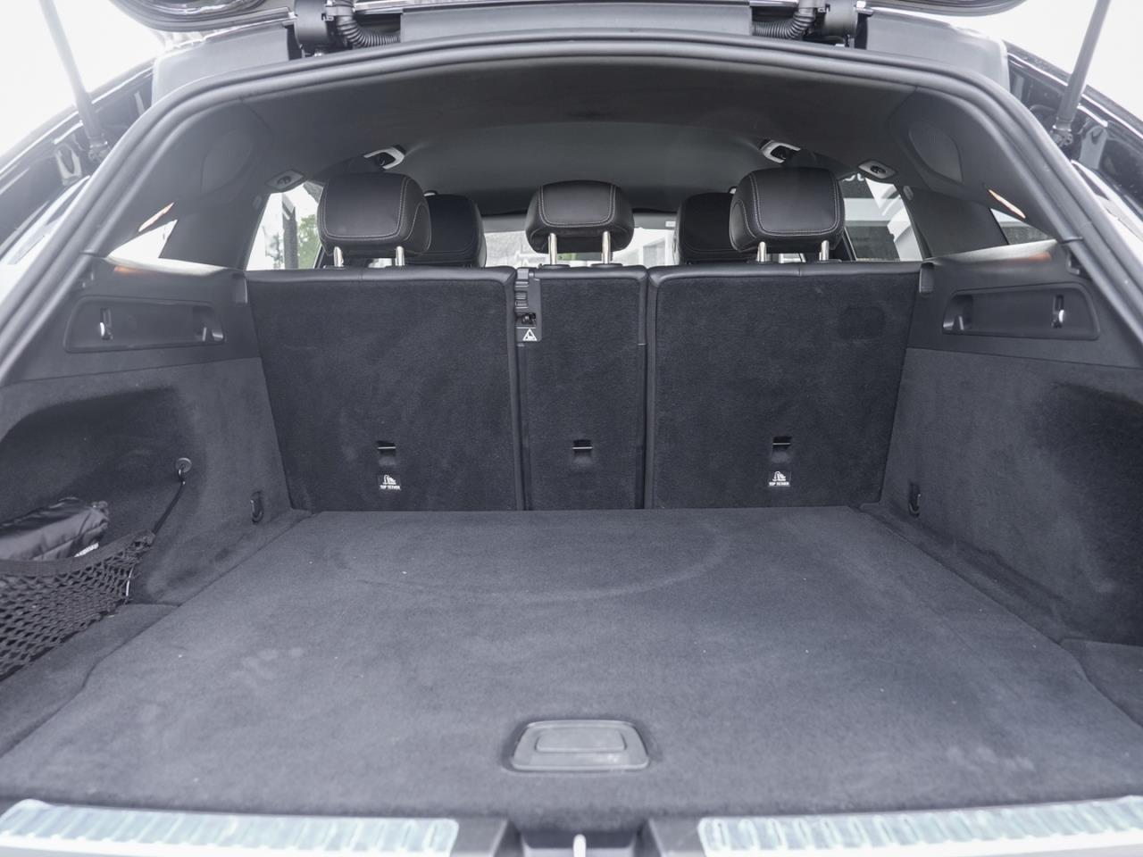 Mercedes-Benz EQC 400 4M Navi Distronic Memory AHK 360°