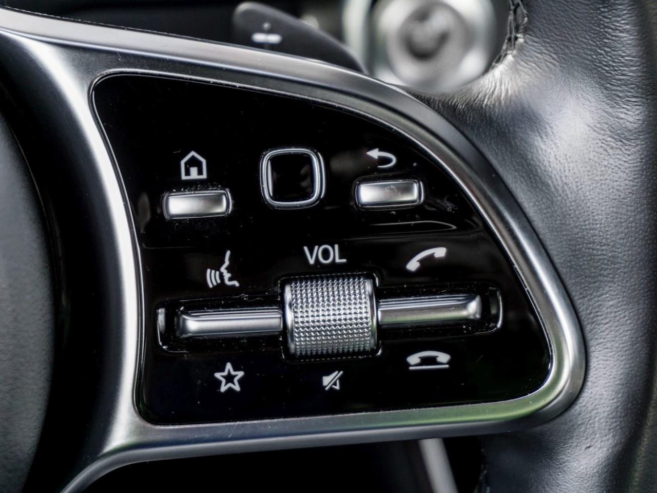 Mercedes-Benz EQC 400 4M Electric Art Schiebedach Distronic AHK