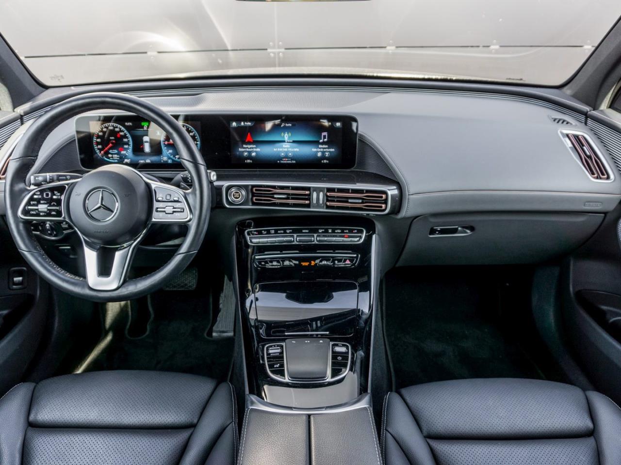 Mercedes-Benz EQC 400 4M Electric Art Schiebedach Distronic AHK