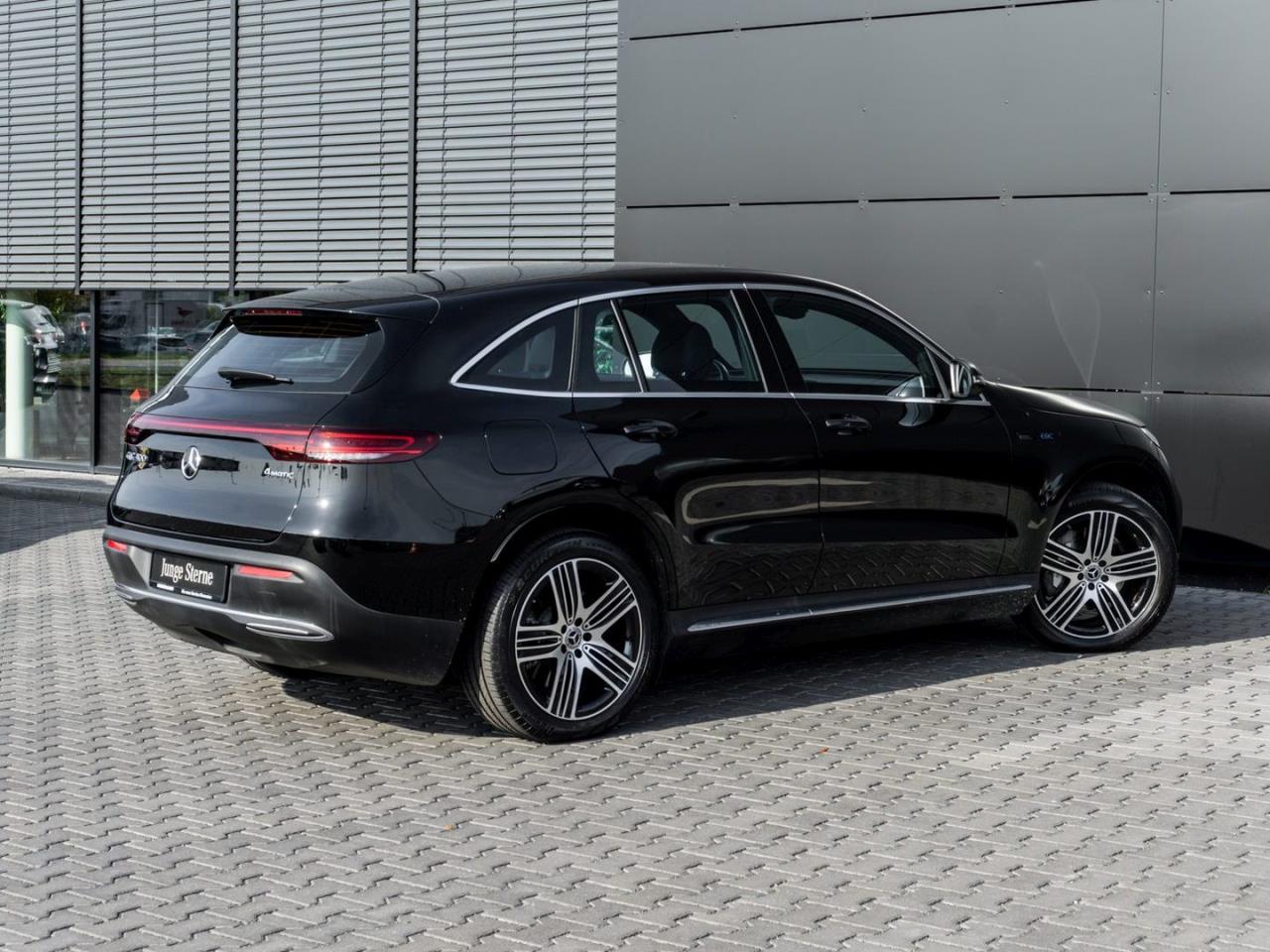 Mercedes-Benz EQC 400 4M Electric Art Schiebedach Distronic AHK