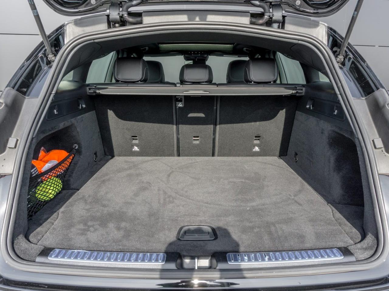 Mercedes-Benz EQC 400 4M Electric Art Schiebedach Distronic AHK