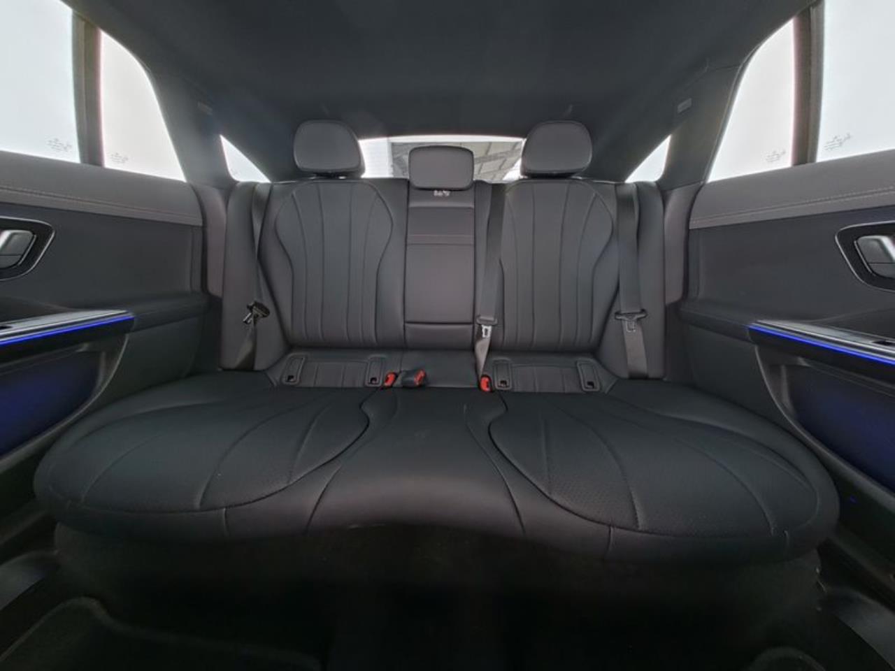 Mercedes-Benz EQE 300 Electric Art Distronic Kamera AHK