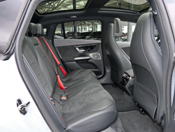 Mercedes-Benz EQE 43 AMG 4M Panorama Distronic Burmester 360?