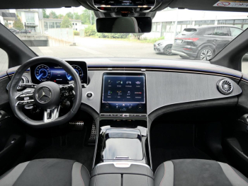 Mercedes-Benz EQE 43 AMG 4M Panorama Distronic Burmester 360?