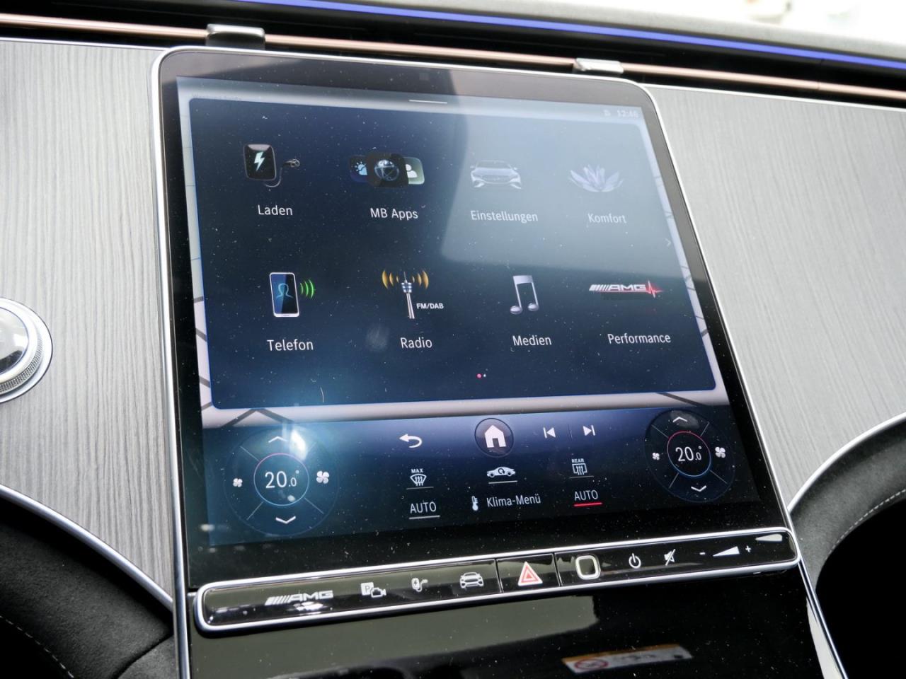 Mercedes-Benz EQE 43 AMG 4M Panorama Distronic Burmester 360?