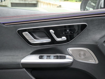 Mercedes-Benz EQE 43 AMG 4M Panorama Distronic Burmester 360?