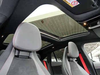 Mercedes-Benz EQE 43 AMG 4M Panorama Distronic Burmester 360?