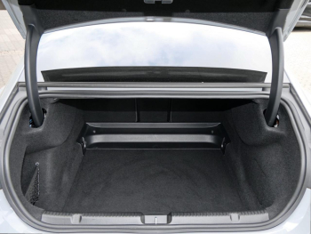 Mercedes-Benz EQE 43 AMG 4M Panorama Distronic Burmester 360?