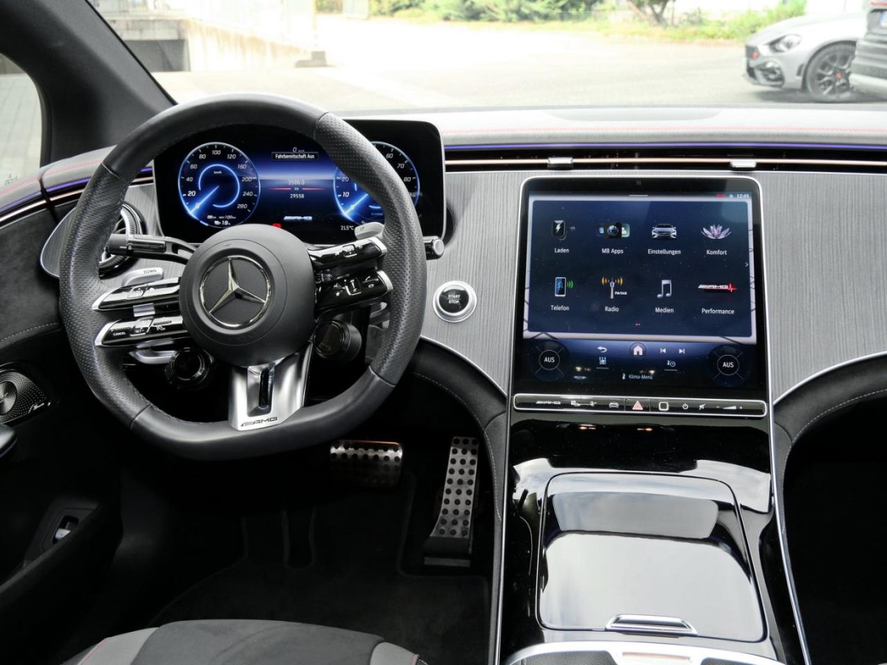 Mercedes-Benz EQE 43 AMG 4M Panorama Distronic Burmester 360?
