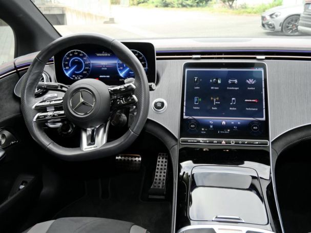 Mercedes-Benz EQE 43 AMG 4M Panorama Distronic Burmester 360?