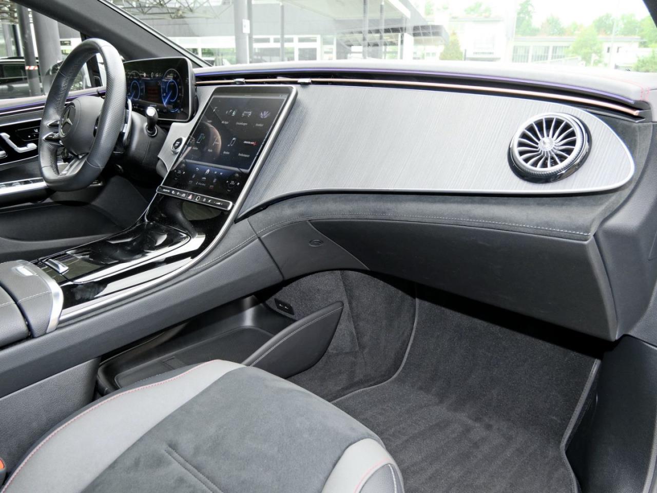 Mercedes-Benz EQE 43 AMG 4M Panorama Distronic Burmester 360?