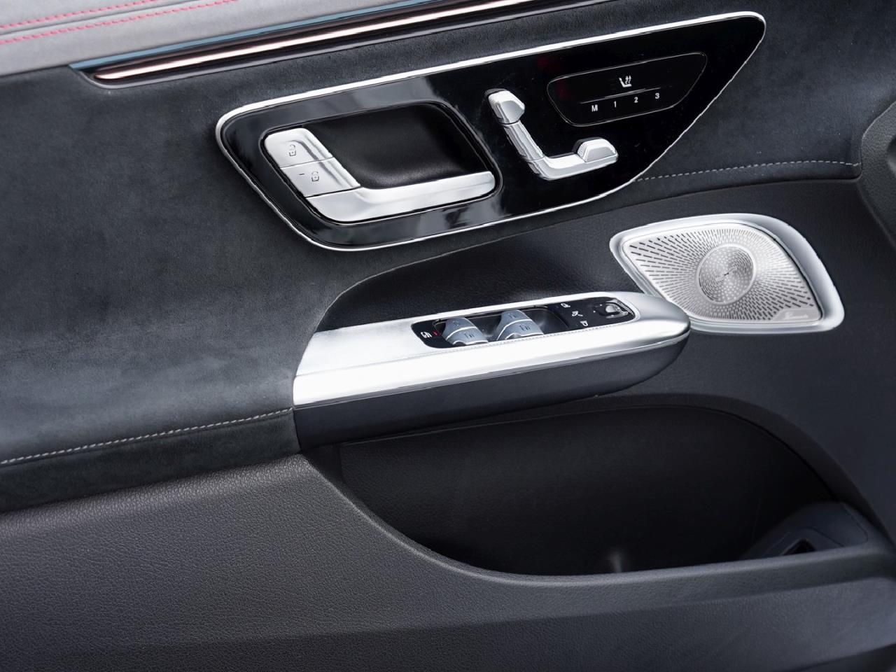 Mercedes-Benz EQE 43 AMG 4M Panorama Distronic Memory HUD 360°