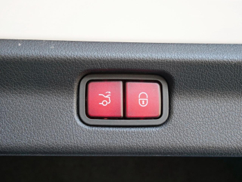 Mercedes-Benz EQE 53 AMG 4M+ Night Distronic Panorama HeadUp