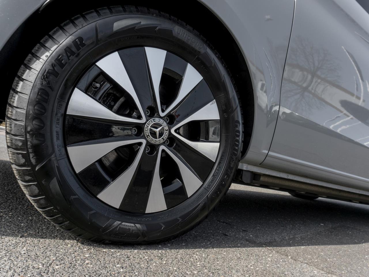 Mercedes-Benz EQV 300 Lang Distronic SpurhalteP SHZ NP 86.869€