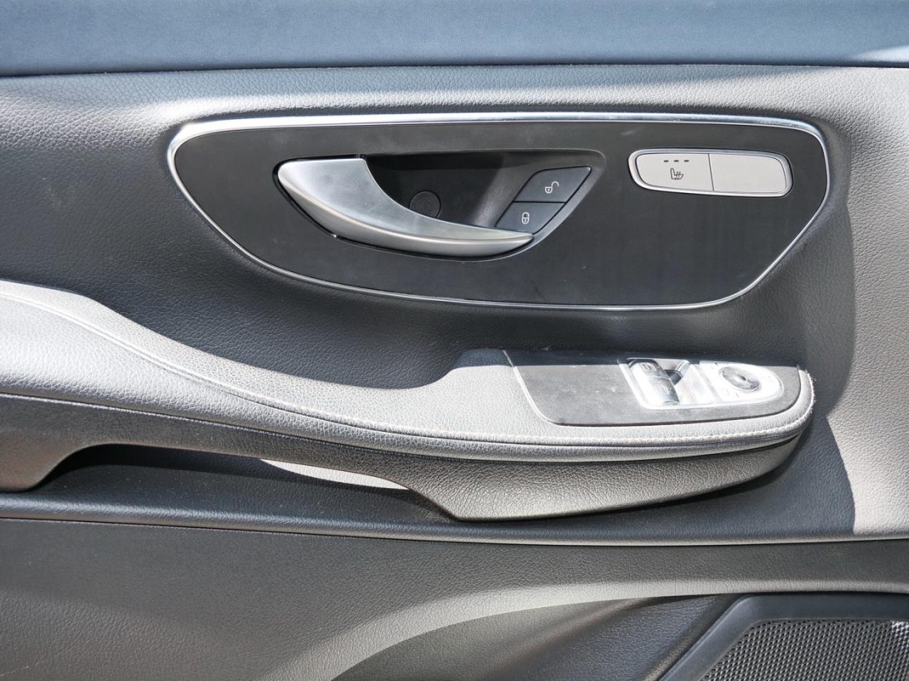 Mercedes-Benz EQV 300 lang Navi+ Kamera Totwinkel Spiegel-P