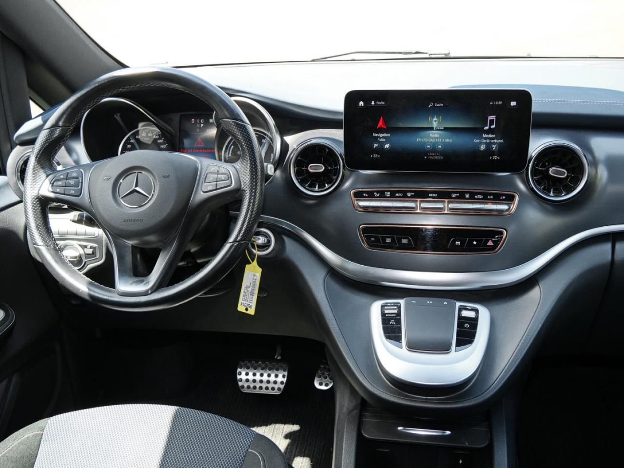Mercedes-Benz EQV 300 lang Navi+ Kamera Totwinkel Spiegel-P