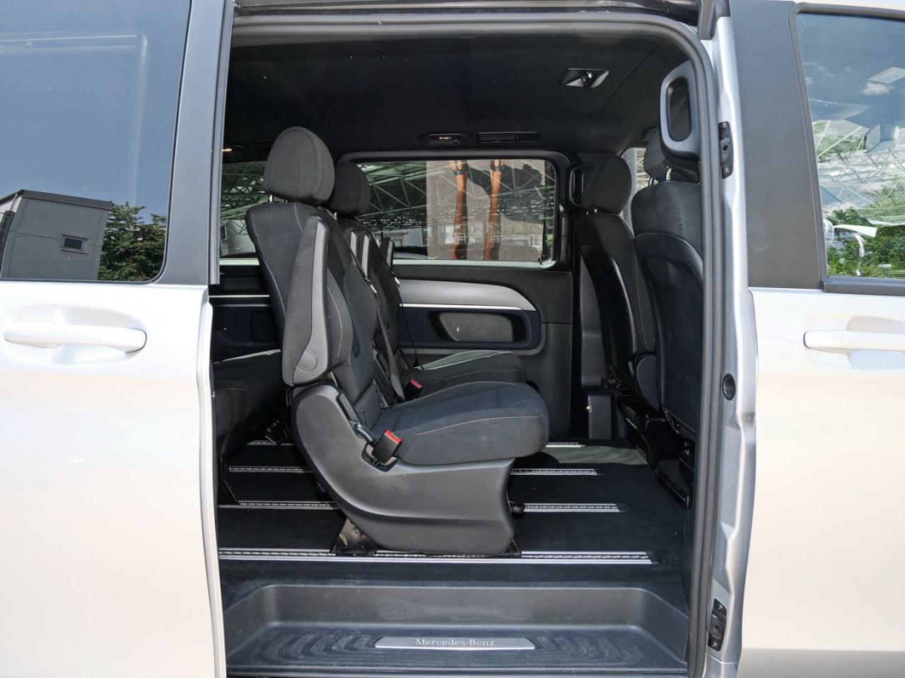Mercedes-Benz EQV 300 lang Navi+ Kamera Totwinkel Spiegel-P