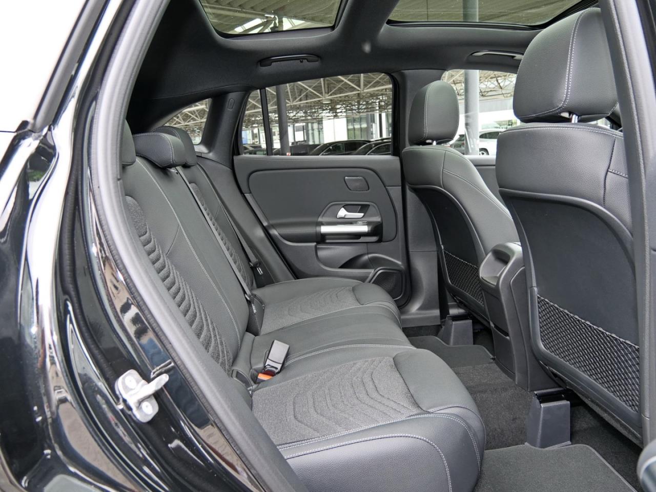 Mercedes-Benz GLA 180 d Progressive Night Panorama Easy-P 360°