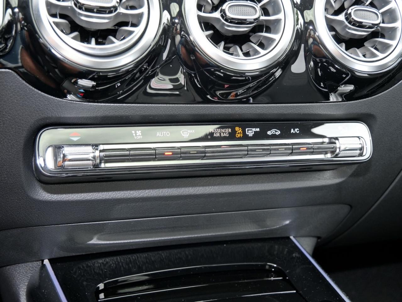 Mercedes-Benz GLA 180 d Progressive Night Panorama Easy-P 360°