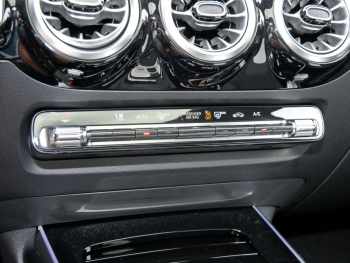 Mercedes-Benz GLA 180 d Progressive Night Panorama Easy-P 360°