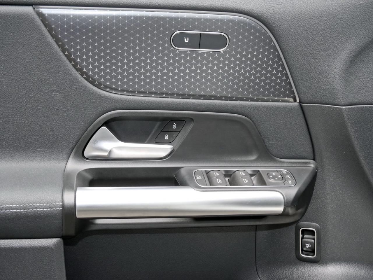 Mercedes-Benz GLA 180 d Progressive Navi Kamera Winter-Paket