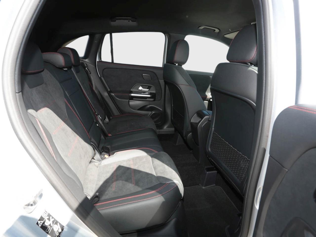 Mercedes-Benz GLA 180 AMG Distronic Kamera Easy-Pack AHK