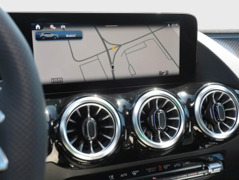 Mercedes-Benz GLA 180 AMG Distronic Kamera Easy-Pack AHK