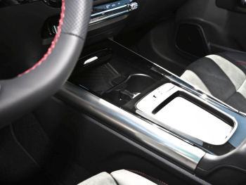 Mercedes-Benz GLA 180 AMG Distronic Kamera Easy-Pack AHK