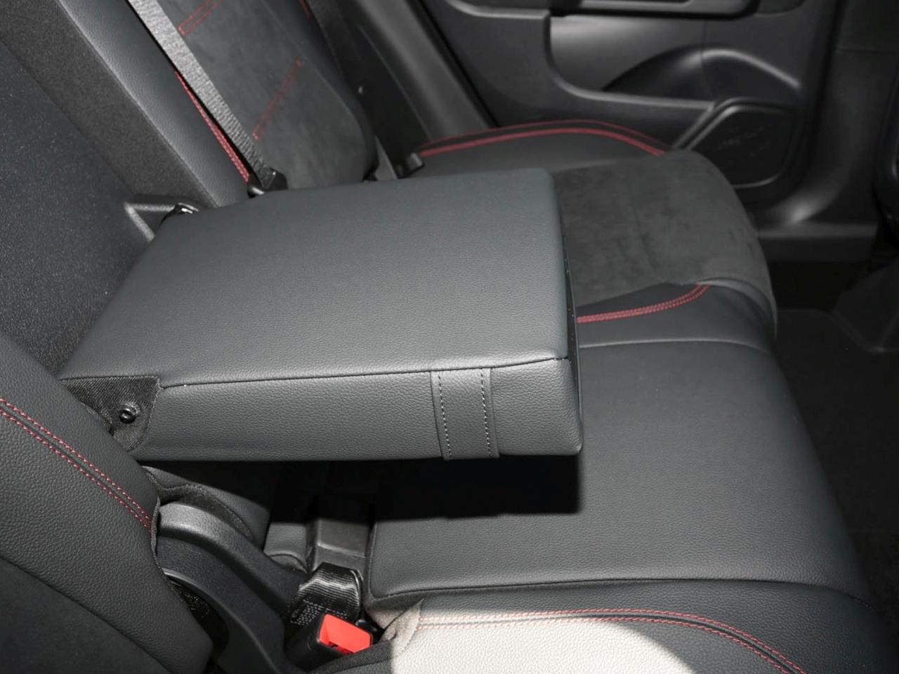 Mercedes-Benz GLA 180 AMG Distronic Kamera Easy-Pack AHK