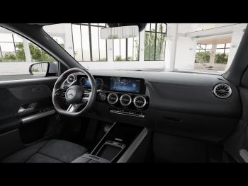 Mercedes-Benz GLA 180 AMG Distronic Kamera Easy-Pack AHK