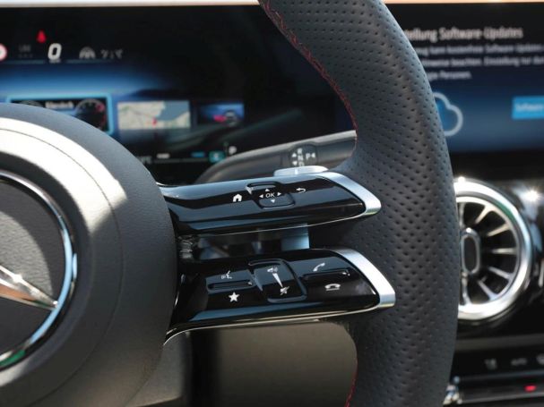 Mercedes-Benz GLA 180 AMG Distronic Kamera Easy-Pack AHK