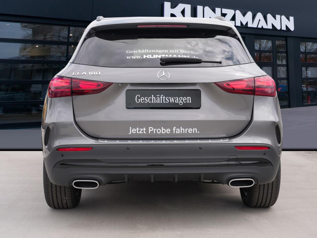 Mercedes-Benz GLA 180 AMG Night Panorama Spurhalte Kamera Park