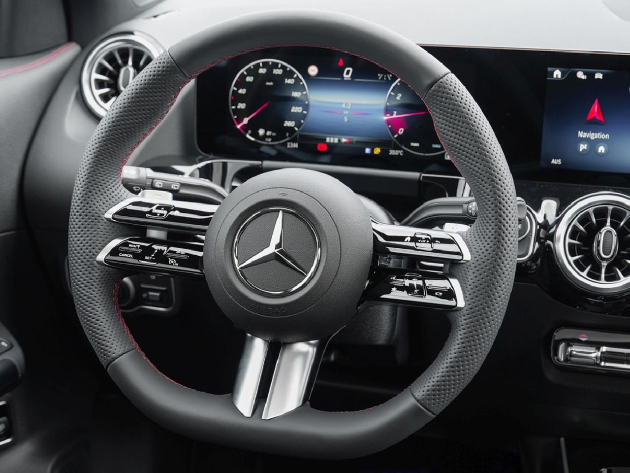 Mercedes-Benz GLA 180 AMG Night Panorama Spurhalte Kamera Park
